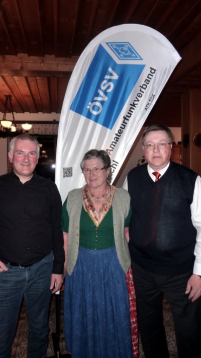 von links: Schatzmeister Franz Wimmer (OE5VFM), Obfrau Elfriede Klier (OE6YFE) sowie Obfrau-Stv. Ingo König (OE2IKN) von links: Schatzmeister Franz Wimmer (OE5VFM), Obfrau Elfriede Klier (OE6YFE) sowie Obfrau-Stv. Ingo König (OE2IKN)